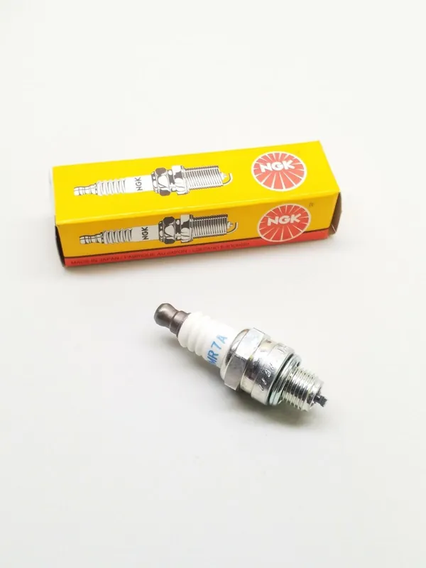 Zapalovací svíčka NGK CMR7A NGK - Made in Japan Nejprodávanější